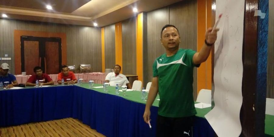 Kisah Mantan Calon Pendeta dan Masa Depan Timnas Indonesia