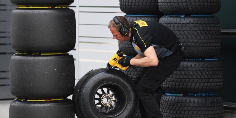 Hamilton Tak Ingin Komentari Pirelli Selaku Penyedia Ban Musim Ini