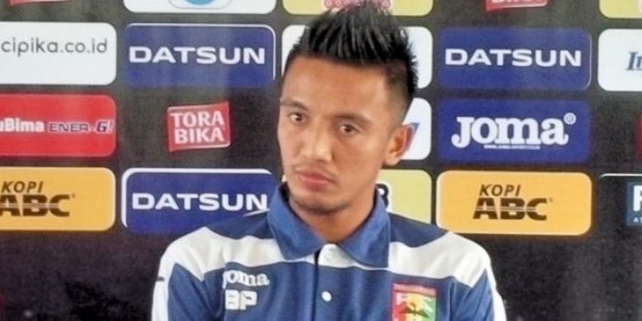 Bayu Pradana Kenakan Kostum Biru Persib Bandung, Sinyal Kesepakatan Transfer Rampung?