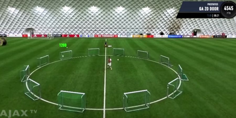 VIDEO - Serunya Para pemain Ajax Amsterdam Bermain Mini Game ala FIFA 18