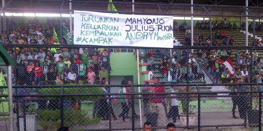 Spanduk Penolakan Pengurus PSMS