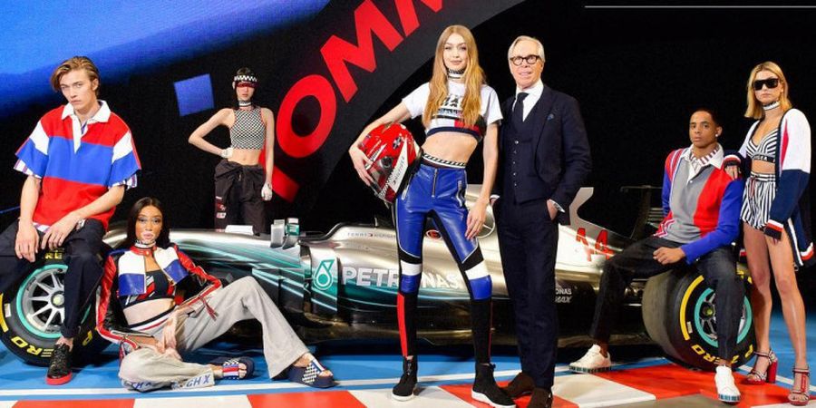5 Wanita Cantik Ini Bergaya Ala Grid Girls Formula 1, Dijamin Bisa Menyegarkan Mata