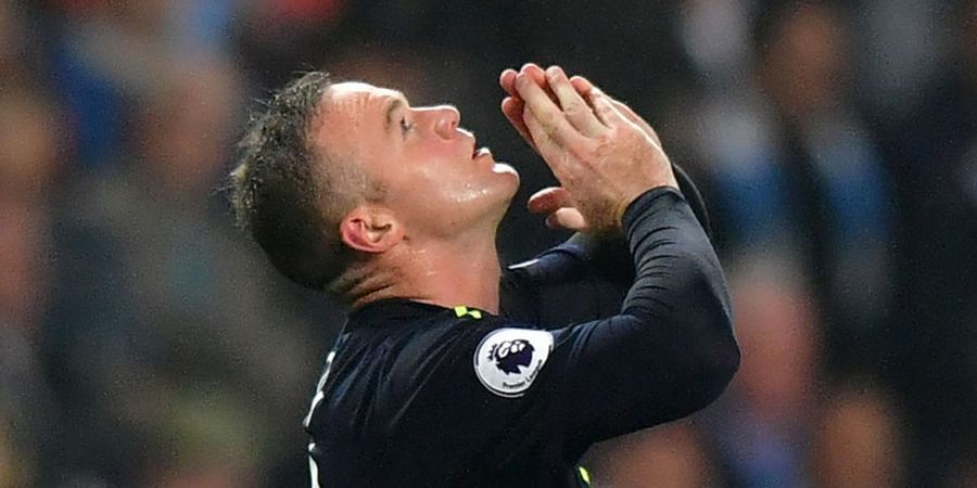VIDEO - Wayne Rooney Bikin 10 Pemain Manchester City Tertunduk Lesu di Babak Pertama
