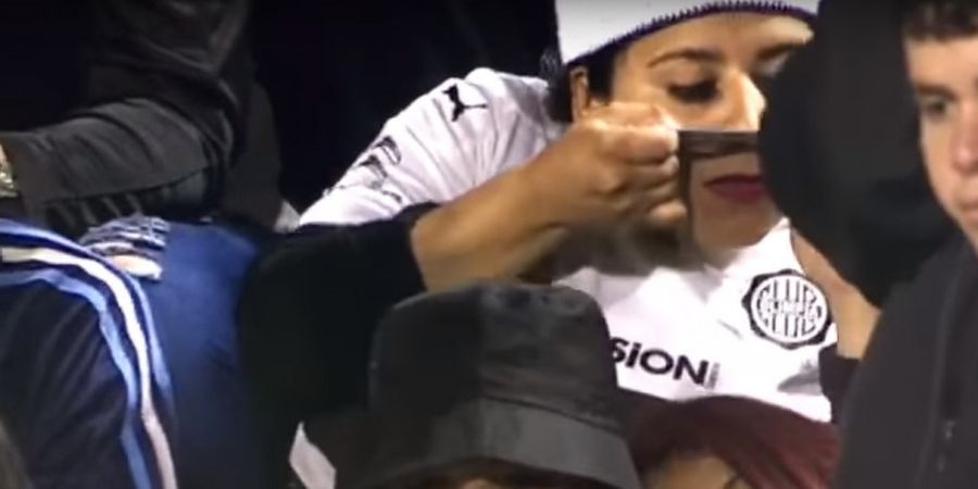 Viral, Seorang Suporter Wanita Hisap Kokain Saat Laga Copa Libertadores