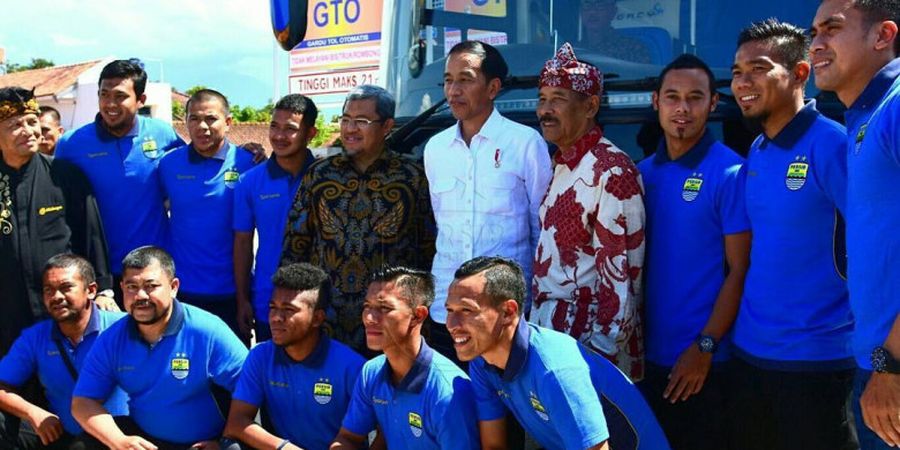 Sebelum Resmikan Jalan Tol Bersama Persib, Presiden Joko Widodo Sempatkan Belanja Sepatu Kekinian