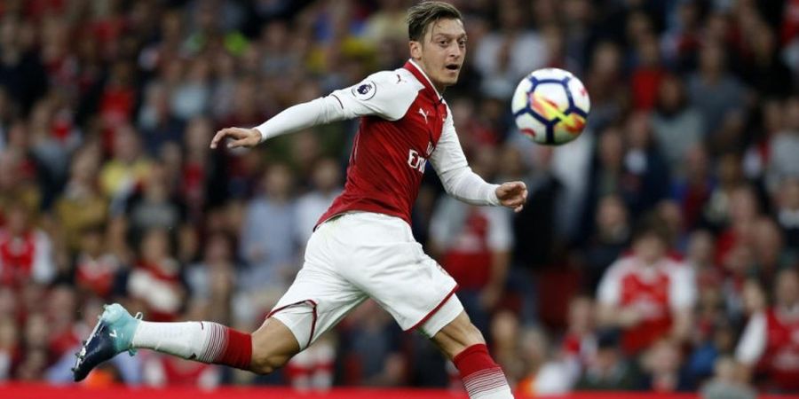 Susunan Pemain Arsenal Vs Huddersfield Town - Mesut Oezil dan Steve Mounie Kembali Jadi Andalan