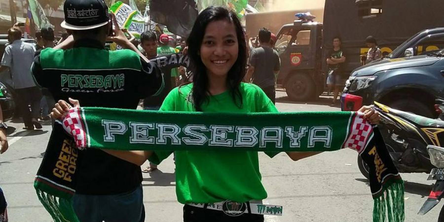 GALERI FOTO - 7 Foto Buktikan Kecantikan Suporter Persebaya Surabaya 