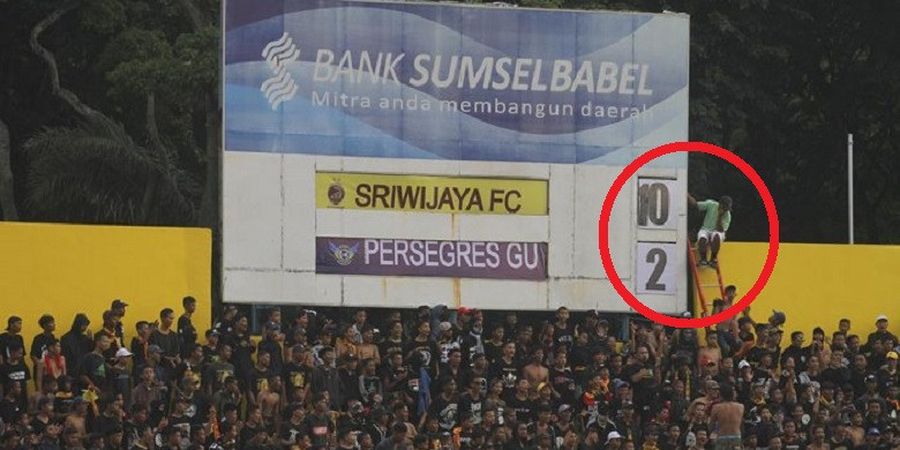 Terungkap! 10 Gol Sriwijaya FC Paksa Panpel Gunakan Benda ini Untuk Tulis Angka Di Papan Skor