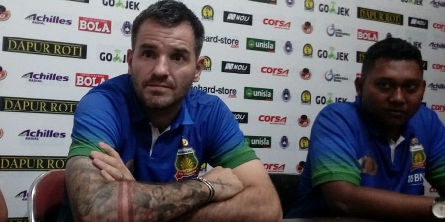 Bhayangkara FC Pertahankan Simon McMenemy meski Terseok-seok di Pramusim