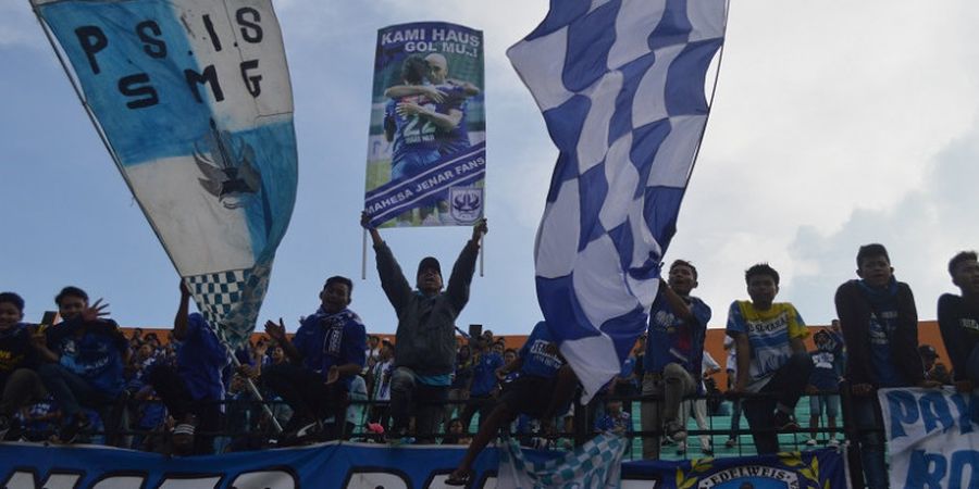Haus Gol Bruno Silva, Fan PSIS Semarang Bawa Banner Ini