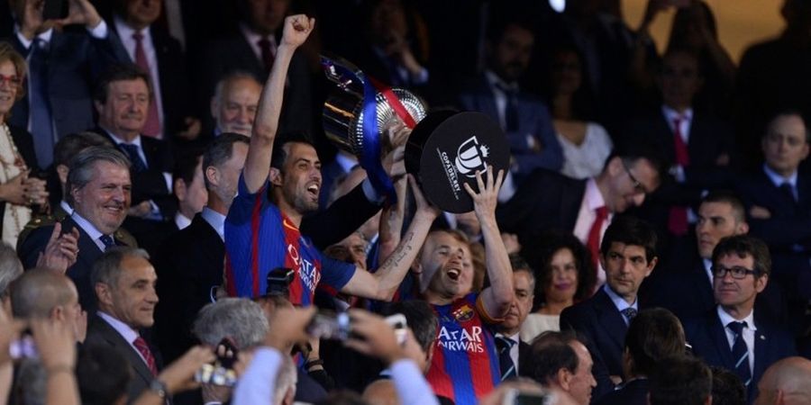 Alasan Iniesta Ajak Busquets Angkat Trofi Copa del Rey Bersama