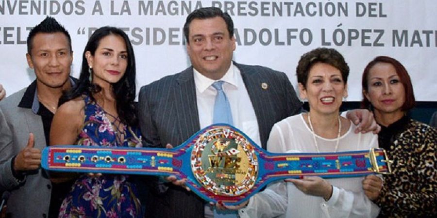 Presiden WBC Pamerkan Sabuk Spesial yang Bakal Direbutkan Gennady Golovkin dan Vanes Martirosyan