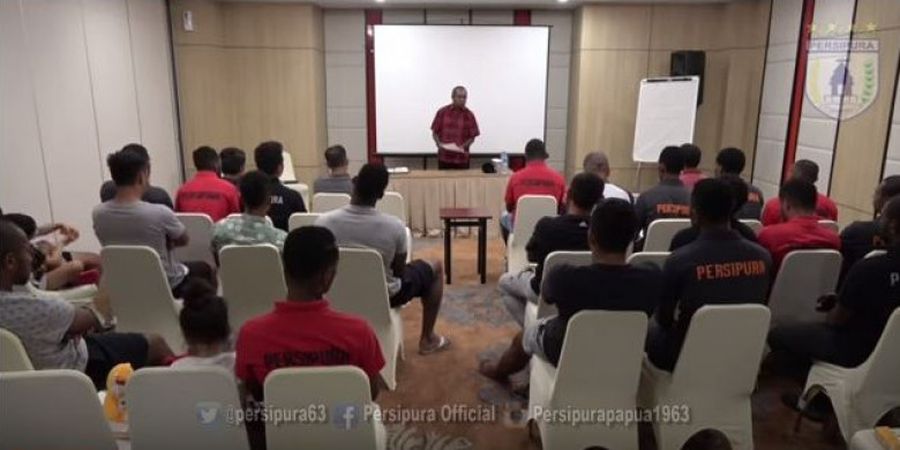 Jelang Hadapi Bhayangkara FC, Skuat Persipura Jayapura Beribadah Bersama