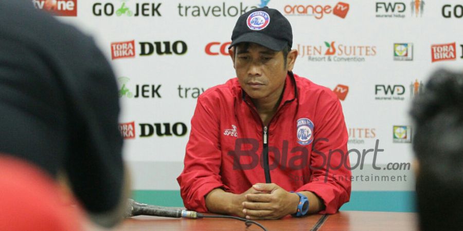 Kesulitan Tembus Pertahanan PS TNI, Pelatih Arema FC Terpaksa Ganti Ahmad Bustomi