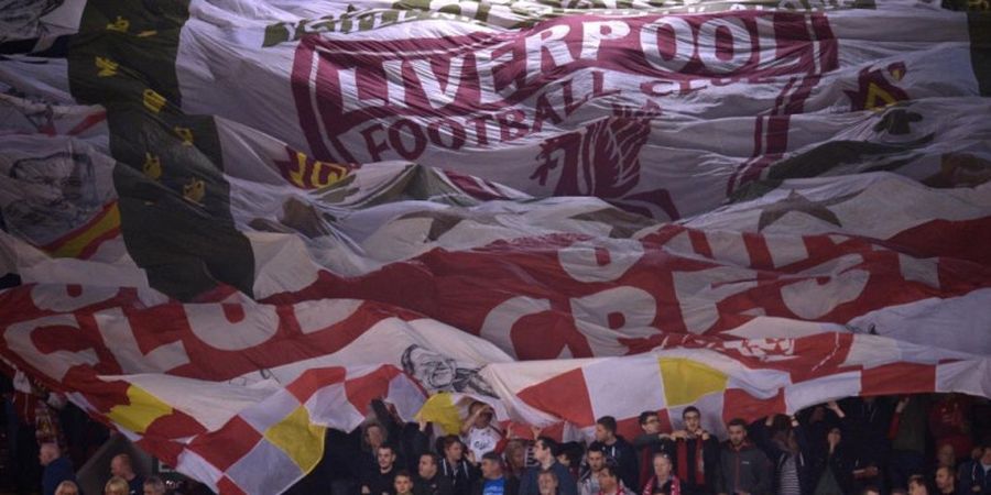Salah Satu Penonton Lakukan 'Ritual Sakral' di Stadion Menjelang Pertandingan Liverpool Melawan Stoke City