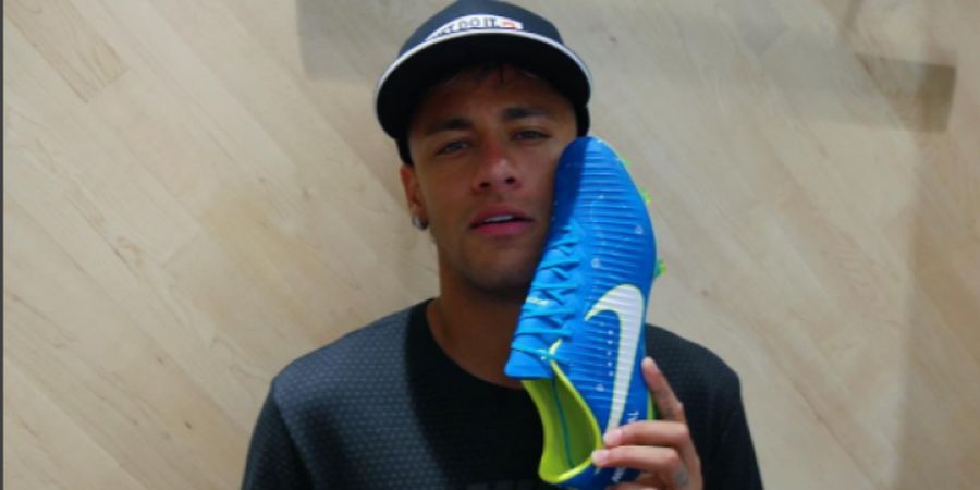 Wow, Neymar Pamer Sepatu Barunya di Instagram
