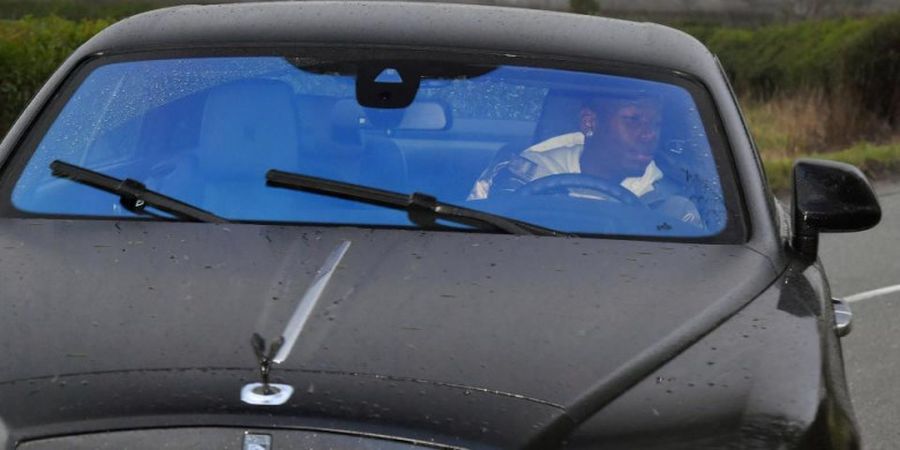 Kelas! Paul Pogba Pamer Mobil Baru Super Mahal Saat Latihan Bersama Manchester United