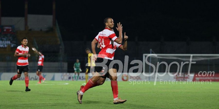 Laga Madura United Vs Bhayangkara FC Menyisakan Trauma bagi Peter Odemwingie