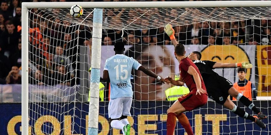Sial! Dua Peluang Hanya Membentur Tiang Gawang, AS Roma Ditahan 10 Pemain Lazio
