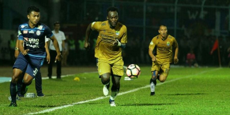 Melalui Agennya, Michael Essien Buka Peluang Bertahan di Persib Bandung