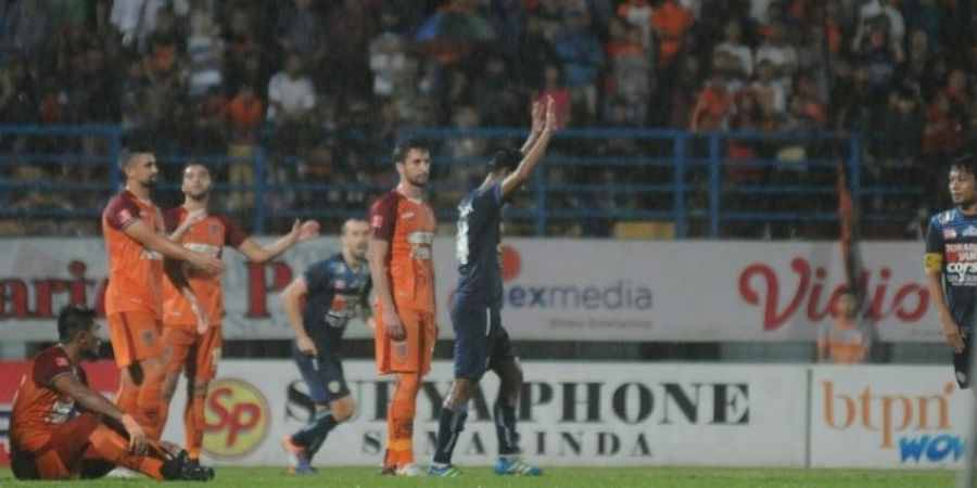 Tahan Arema, Borneo FC Buka Lebar Peluang Persipura Juara