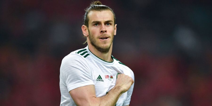 Memakai Topeng, Kira-kira Gareth Bale Sedang Melakukan Apa Ya? 