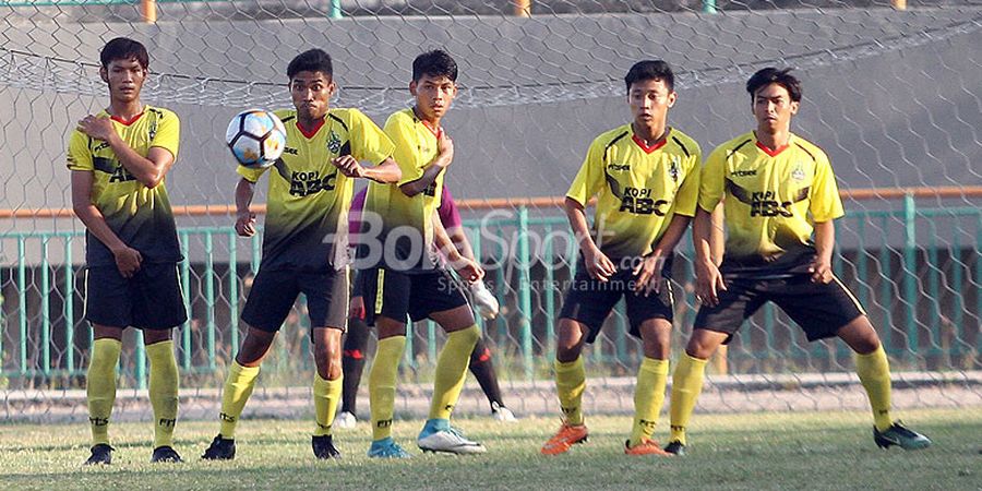 Striker Timnas U-23 Indonesia pada Asian Games 2006 Benahi Lini Belakang dan Depan Klub Liga 3 Ini 