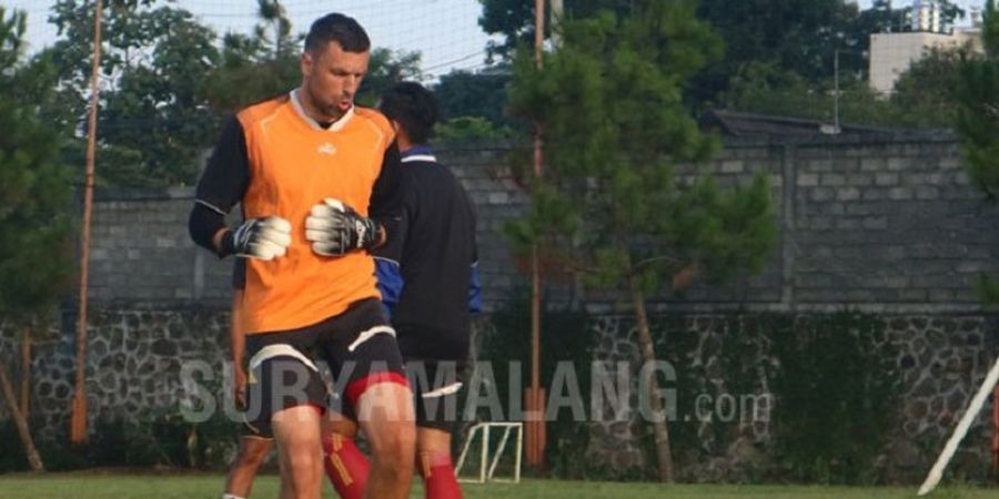 Kiper Lokal Arema FC Tak Panik dengan Kehadiran Srdjan Ostojic