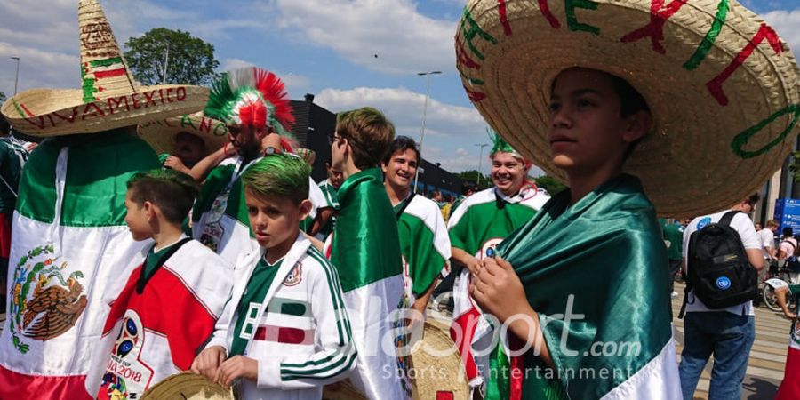 Fan Meksiko Lakukan Hal Jenaka Ini untuk Temannya yang Absen Nonton Piala Dunia di Rusia