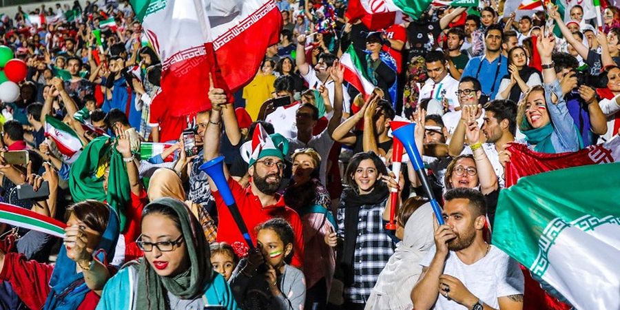 Fan Perempuan Iran Tolak Larangan dan Pelecehan Ketika Datang ke Stadion 