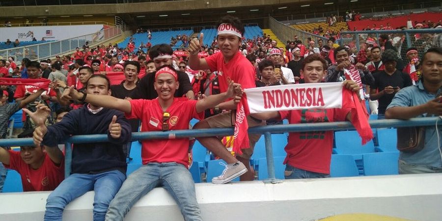 Piala Asia U-16 2018  -  Lolos ke Babak Delapan Besar, Timnas U-16 Indonesia Langsung Hampiri Suporter