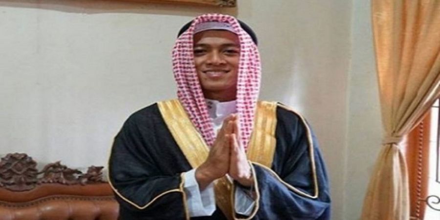Kenakan Pakaian Mirip Raja Salman, Pemain Persib Ini Ungkap Doa dan Harapan di Hari Raya Idul Fitri