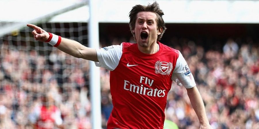 Tomas Rosicky Pensiun, Netizen Berbondong-bondong Sampaikan Hal Ini untuk Sang Legenda