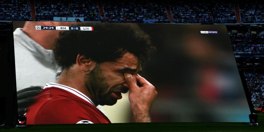 VIDEO - Saat Mohamed Salah Menangis, Sergio Ramos Terciduk Tertawa di Pinggir Lapangan