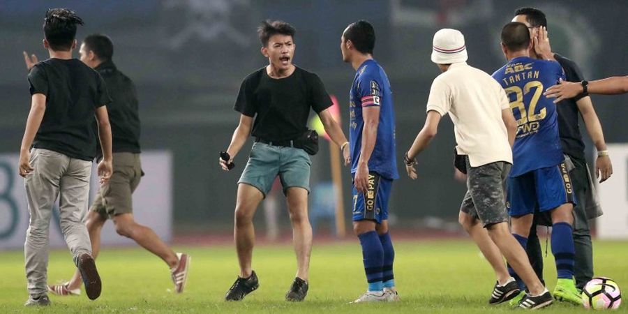 Oknum Suporter Berulah, Laga Bhayangkara FC Vs Persib Sempat Tertunda