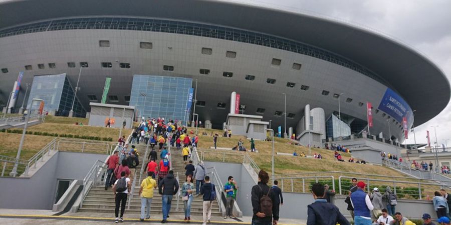 Stadion St Petersburg, Bangunan 1000 Tangga