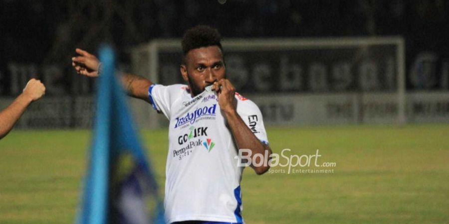 Duet Bauman-Wanggai Bawa Persib Ungguli Sriwijaya FC di Babak Pertama dan Kokoh di Puncak Klasemen Liga 1