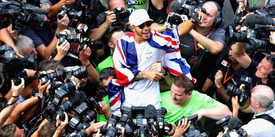 Kesepakatan Kontrak Baru Lewis Hamilton Ditunda