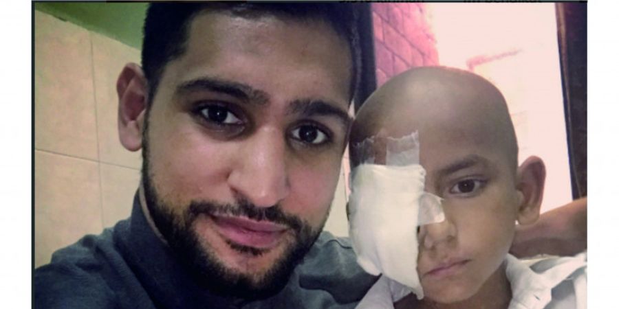 Amir Khan Terbang ke Pakistan Demi Mengunjungi Penderita Neuroblastoma