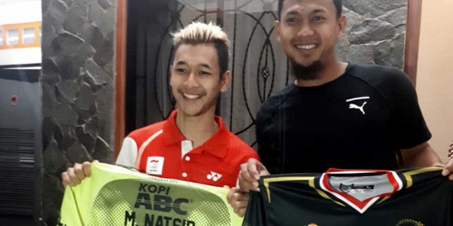 Kiper Persib Bandung Tukar Jersey dengan Pesilat Hanifan Sebagai Bentuk Dukungan