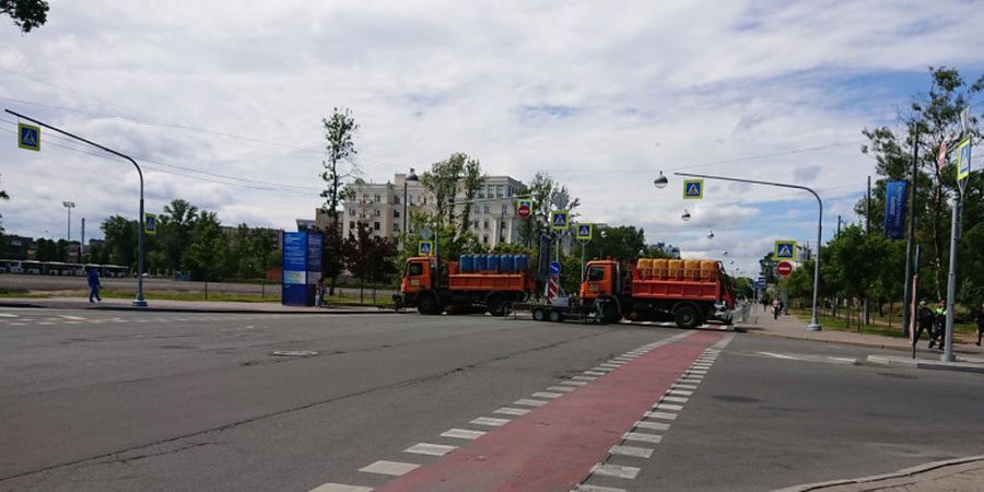 Kala Truk Sampah Dipakai untuk Blokade Jalanan di Rusia