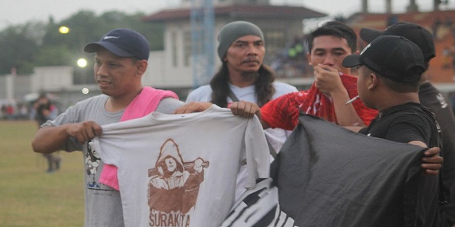 Tangis Haru Suporter Pecah Sesuai Laga Persis Solo Vs Persita Tangerang