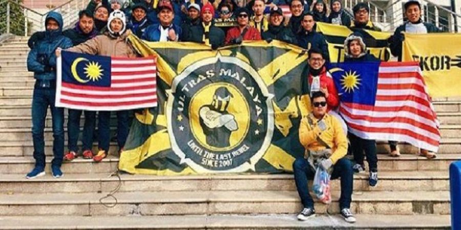 Terciduk, Suporter Klub Asal Malaysia Berdiri di Kursi Tribune Penonton