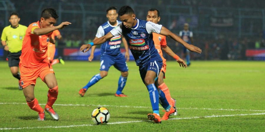 Saling Serang, Arema FC Vs Persija Jakarta Imbang di Babak Pertama