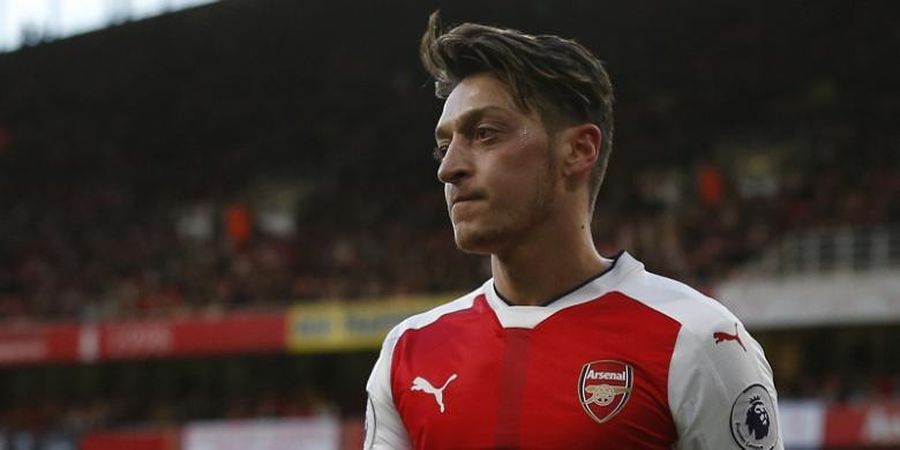 Mesut Ozil Terkejut dengan Usia Pemain muda Arsenal Ini, Siapakah dia ?