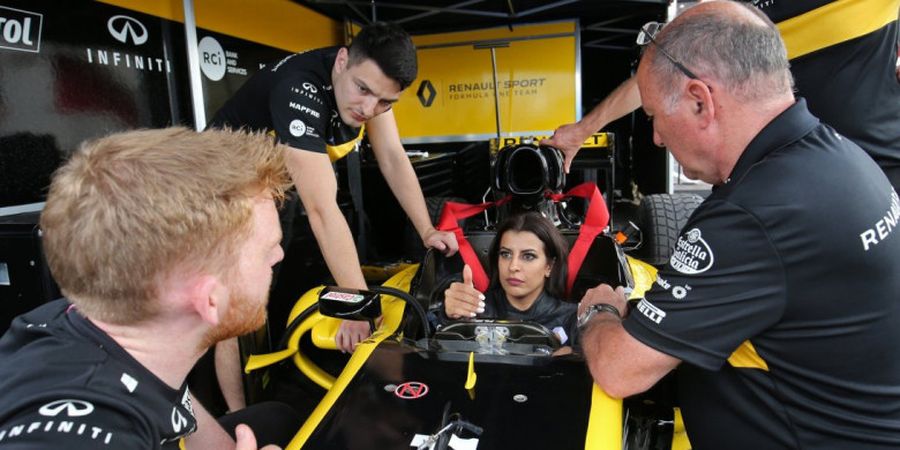 Pebalap Putri asal Arab Saudi Jajal Mobil F1 untuk Rayakan Pencabutan Larangan Mengemudi di Negaranya