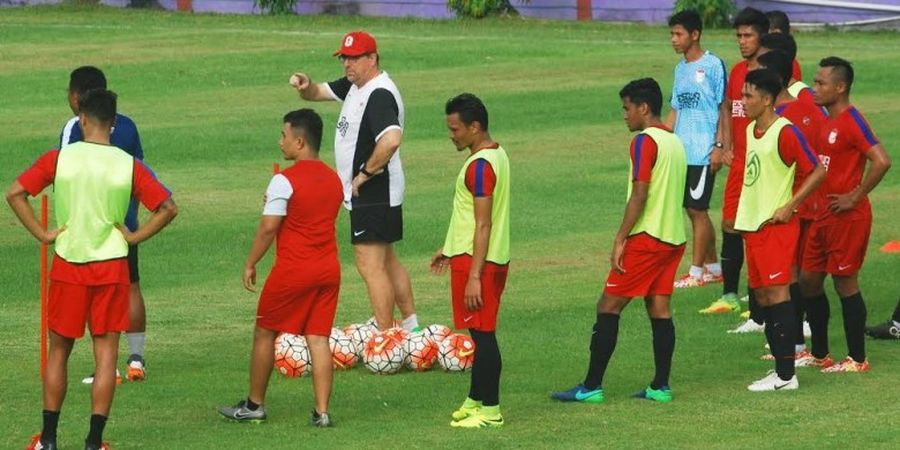 Robert Rene Alberts Larang Media Liput Latihan PSM Makassar di Bali