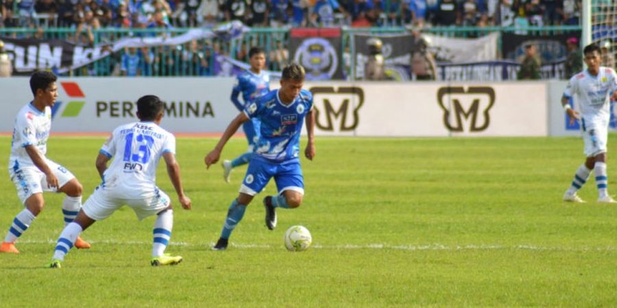 Gelandang Persib Bandung Taati Latihan Saat Libur Panjang