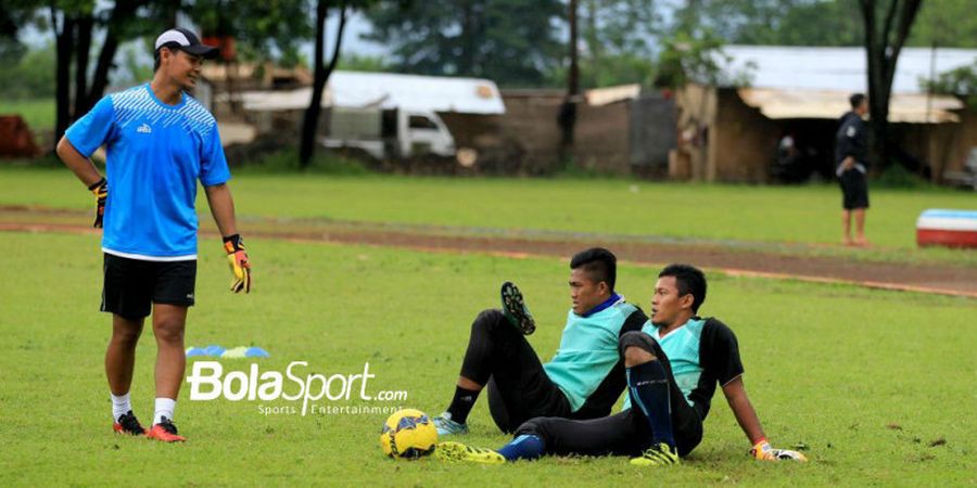 Persaingan Ketat, Kiper Arema FC Ini Tambah Porsi Latihan