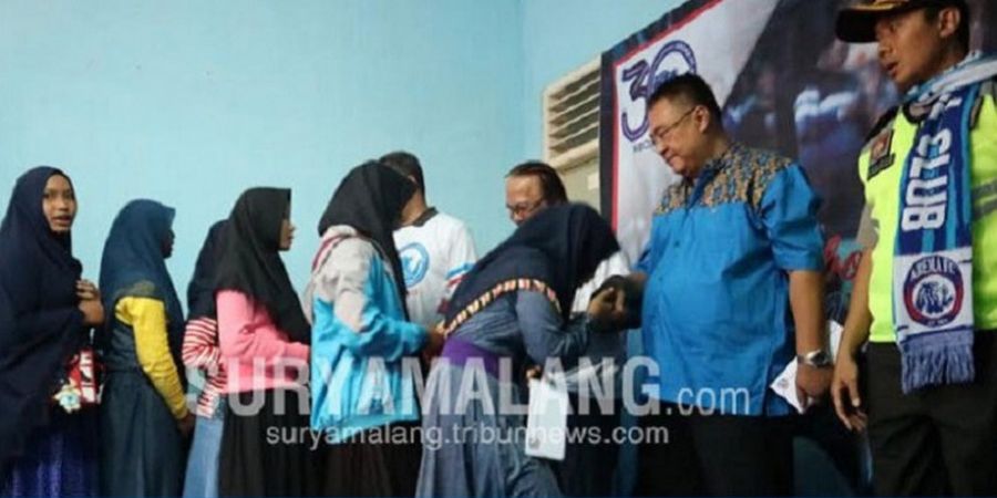 Selain Napak Tilas, Arema Juga Berikan Santunan kepada Anak Yatim